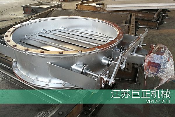 圓形擋板門（直徑190cm），準備入庫中